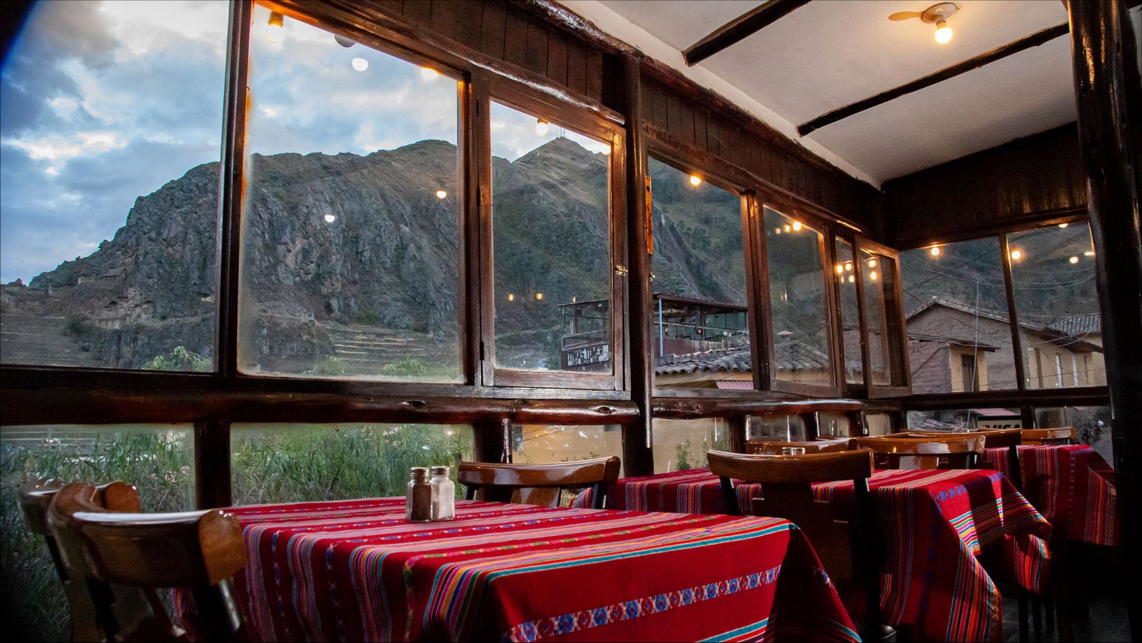 Restaurante con hermosa vista en Ollantaytambo